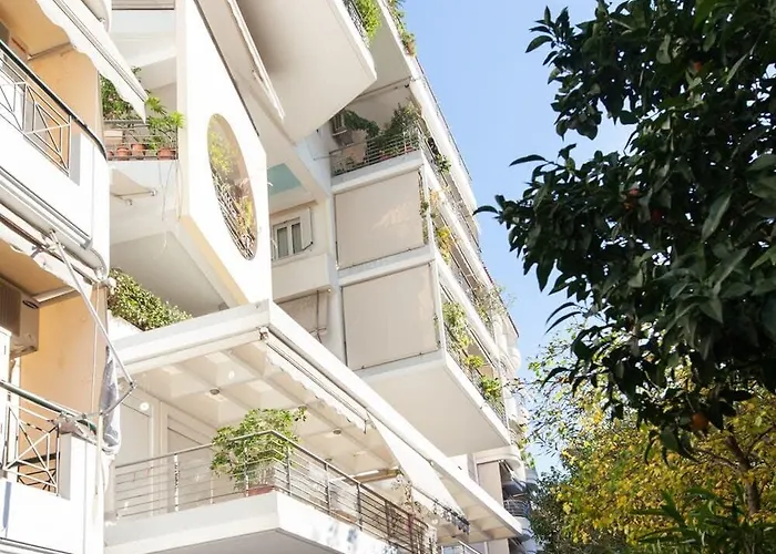 Scenic Balcony Apt In Vibrant Petralona